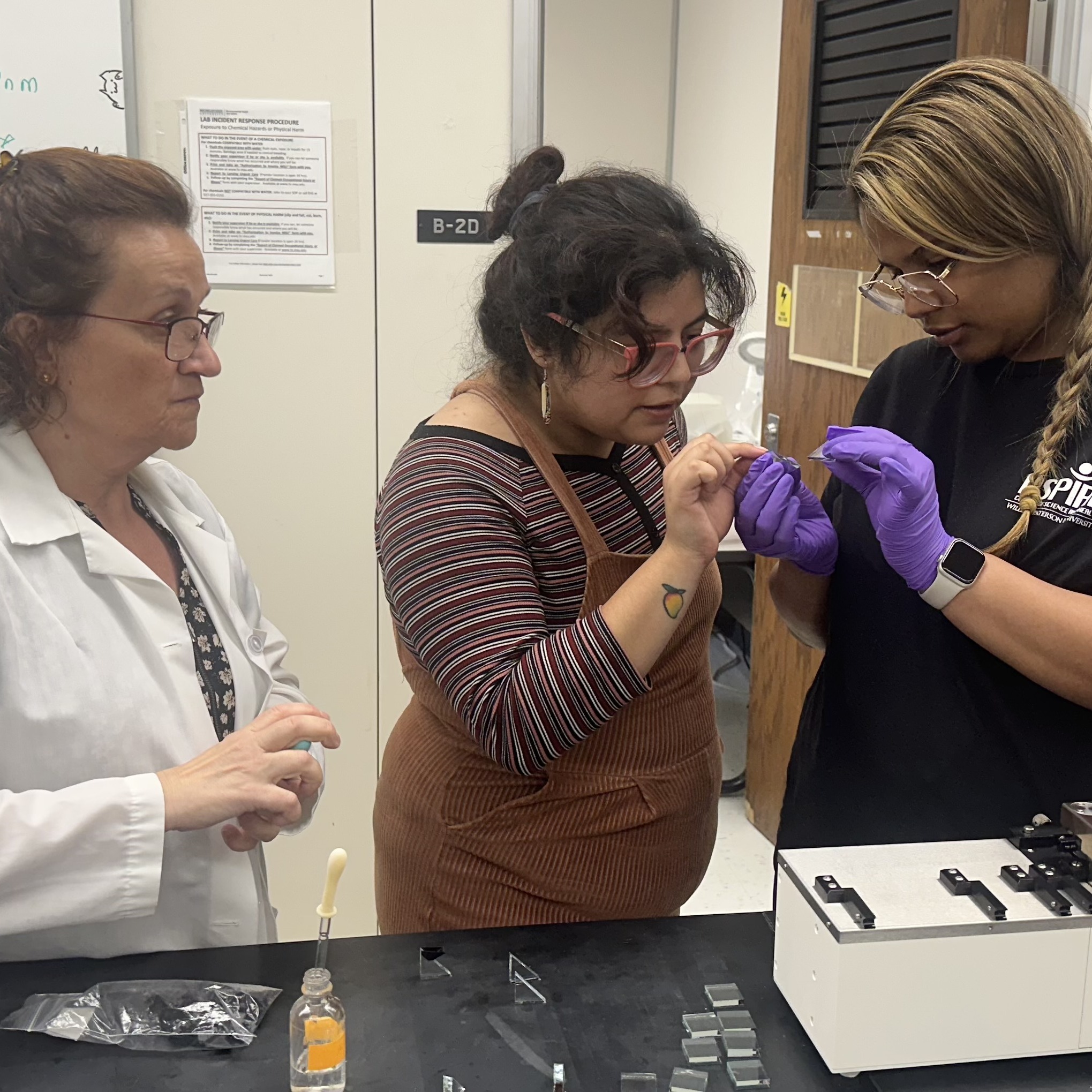 Alicia, Kathy, and Cindy work on preparing for sectioning on the ultramicrotome