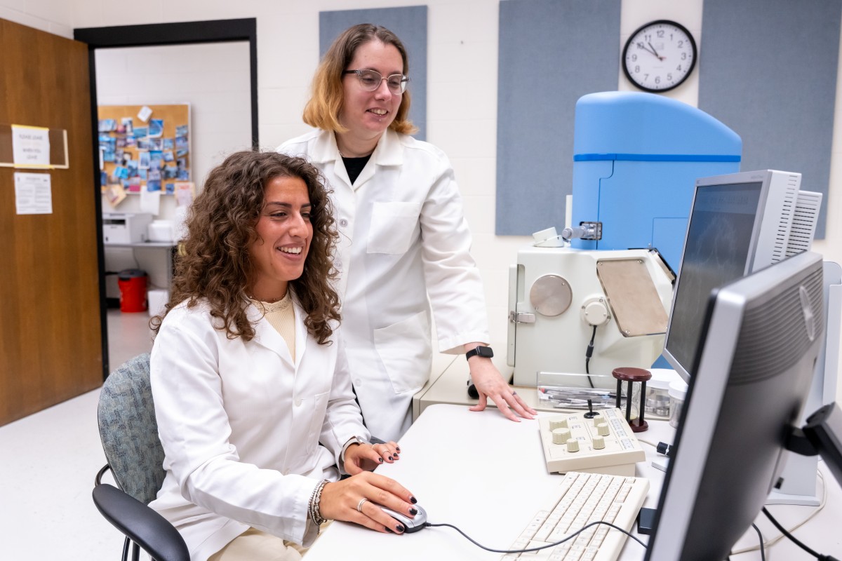 Amy working on the EM with a student