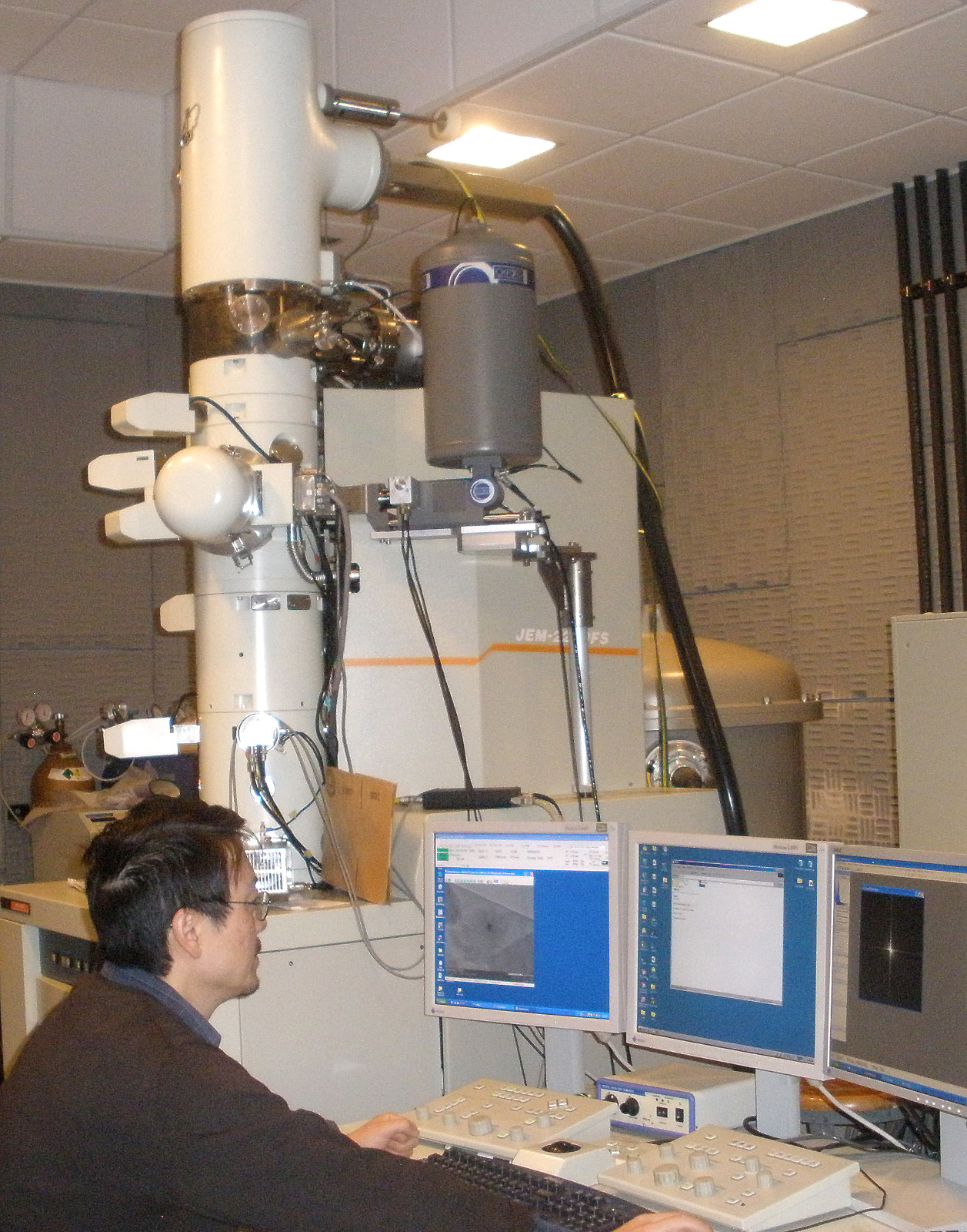 The JEOL 2200FS high resolution transmission electron microscope at the MSU Center for Advanced Microscopy